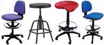 taburetes de dibujo y cajera